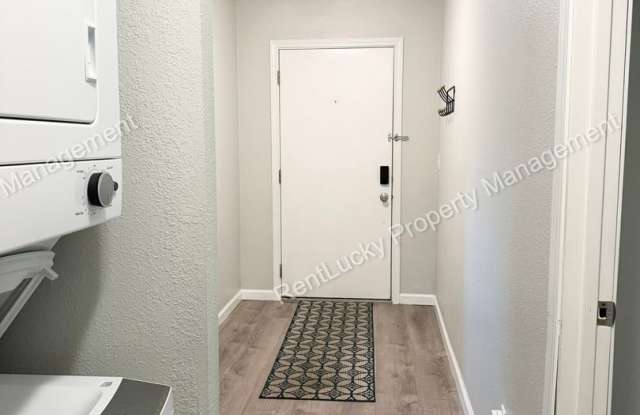 2 Bed, 1 Bath in Federal Way Available NOW! Utilities Included and Extra Storage~ Gallery 1