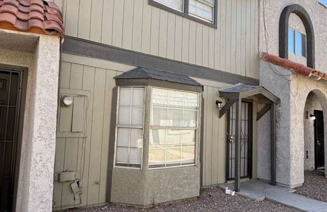 2 BEDROOMS 1.5 BATHROOMS  TOWNHOUSE AVAILABLE FOR RENT !!! photos photos