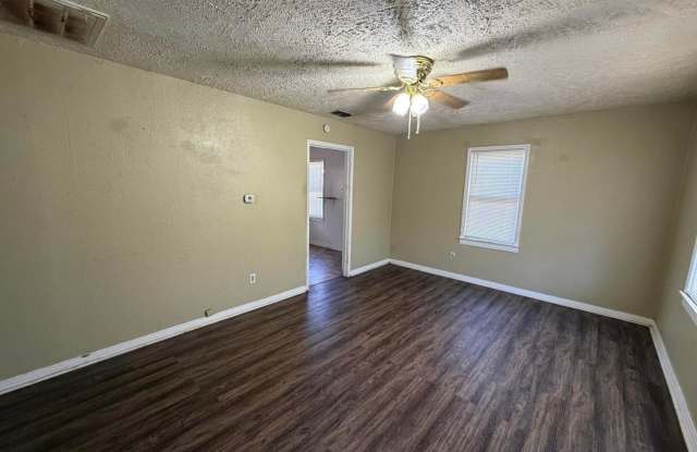6 Month Lease Central 2/1 Gallery 3