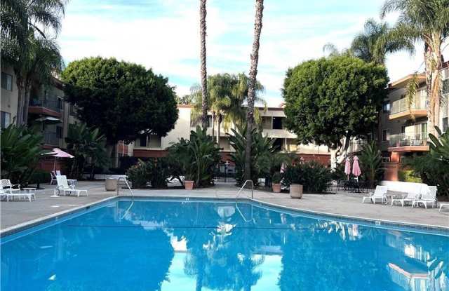 400 N Acacia Avenue photos photos