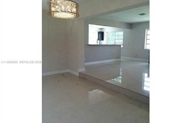 740 NE 179 Te NORTH MIAMI BEACH, FL 33162 photos photos