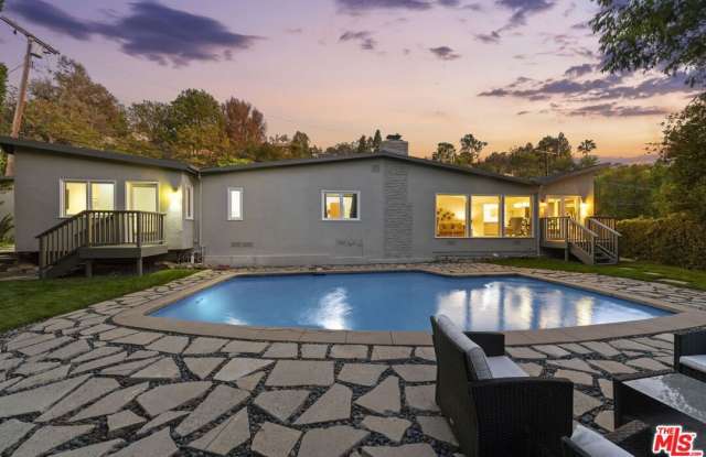2601 Nichols Canyon Rd photos photos