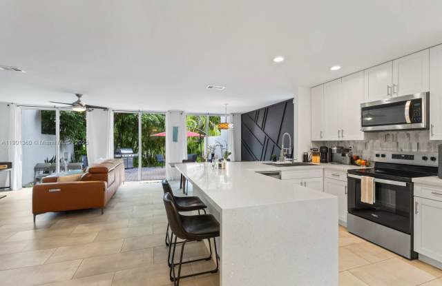 11389 Northwest 87th Avenue photos photos