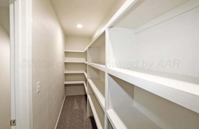7605 WOODFORD Avenue Gallery 3