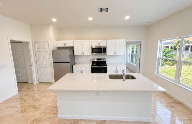 Brand New Construction-Large 3 bedroom, 2 bath + Den-Great Location Gallery 4