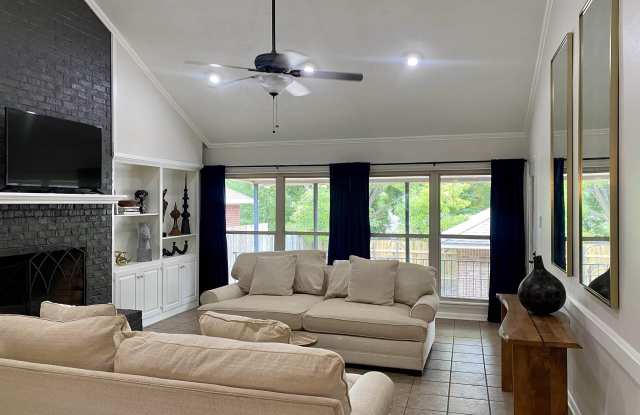 4805 Forestwood Gallery 3