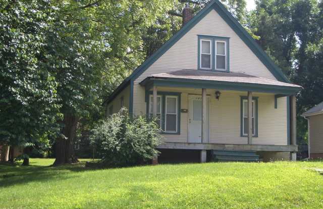 707 W. Calhoun - 707 West Calhoun Street, Macomb, IL 61455