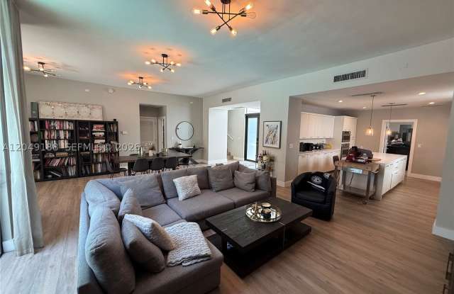 8631 Arboretum Ln Gallery 4