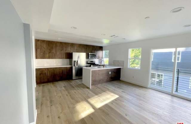 1552 Winona Blvd photos photos