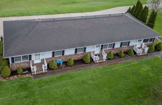 Charming 3BR Townhome in Akron Gallery 1