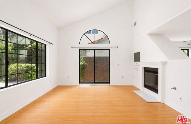 3113 Thatcher Ave - 3113 Thatcher Avenue, Los Angeles, CA 90292