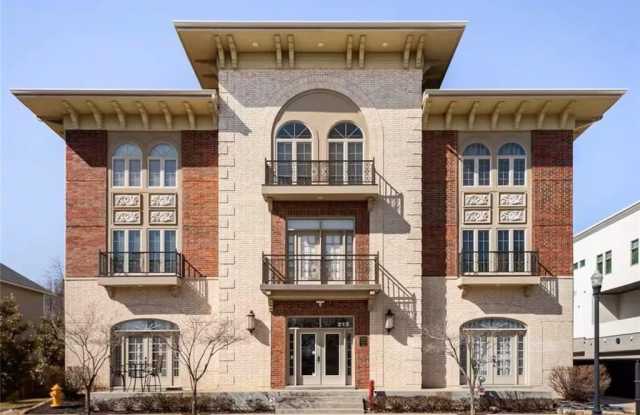 212  SE A  ST Unit #11 photos photos