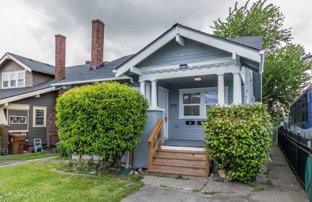 Adorable home with 3 Units in Tacoma photos photos