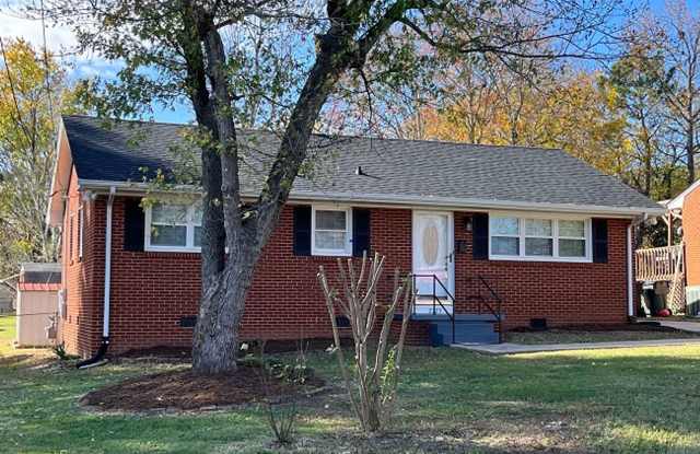 ~~ Cute 3-bedroom Brick Ranch located in Burlington ~~ photos photos ~~ Cute 3-bedroom Brick Ranch located in Burlington ~~ photos photos