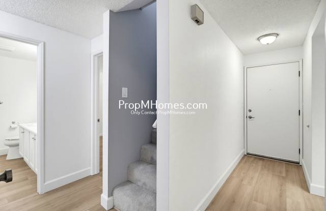 Three Bedroom Condo in Beaverton + Private Outdoor Deck! Gallery 4