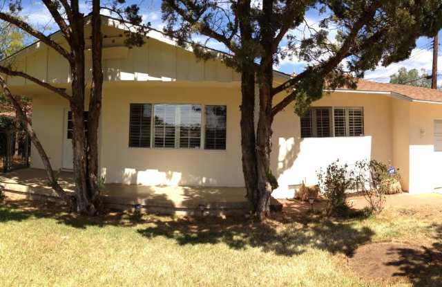 Charming Beaumont Home 3 Bed/2 Bath - 914 East 11th Street Beaumont, CA 92223 Gallery 1
