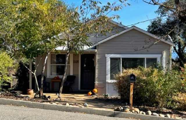 Vintage home in downtown Redding. photos photos