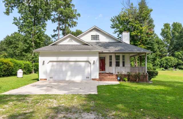 Beautiful 4BD/3BA plus Bonus Room on Sought After Madam Moores Ln New Bern, NC! photos photos