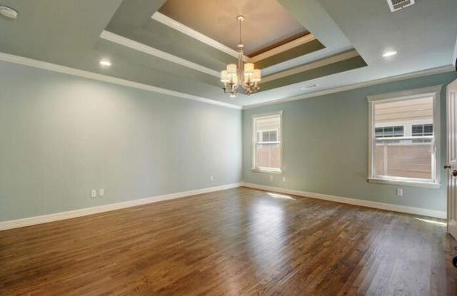 5004 Avenue H Gallery 4