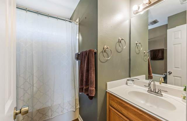 SUBLEASE AVAILABLE IMMEDIATELY THROUGH JULY 2026! Charming 3 Bed, 2 Bath in Central Location! photos photos