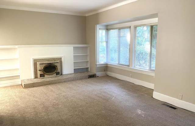 9404 25th Avenue Northeast, Lower unit Gallery 2