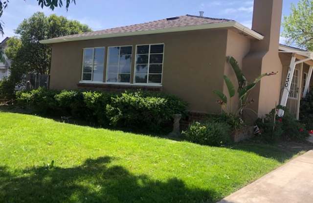 Charming 3 Bedroom Home in Quiet Tree-Lined Neighborhood photos photos