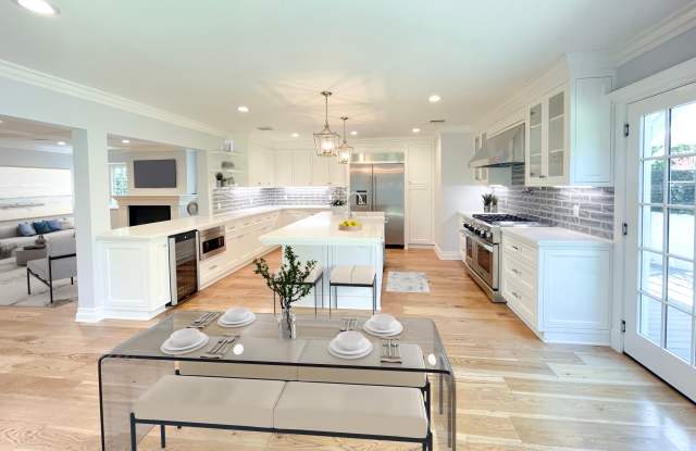 16761 Moorpark Street Gallery 3