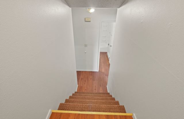 2 bedroom 1 bath house with a fenced front yard close to EWU! Gallery 4