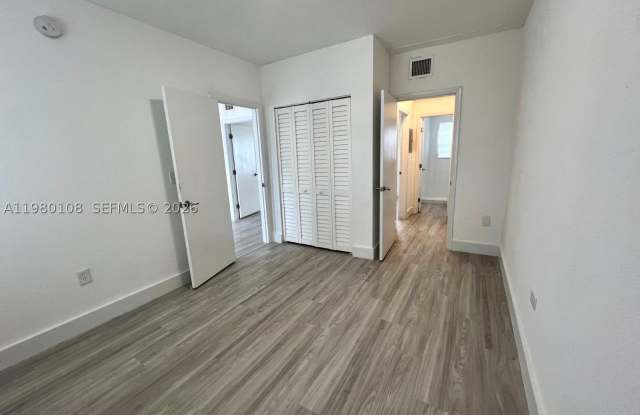 1900 Calais Dr Gallery 4