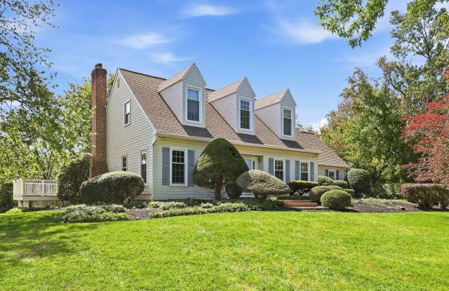 Spacious 3-Bedroom Home on 2.74 Acres in Jamison Gallery 3