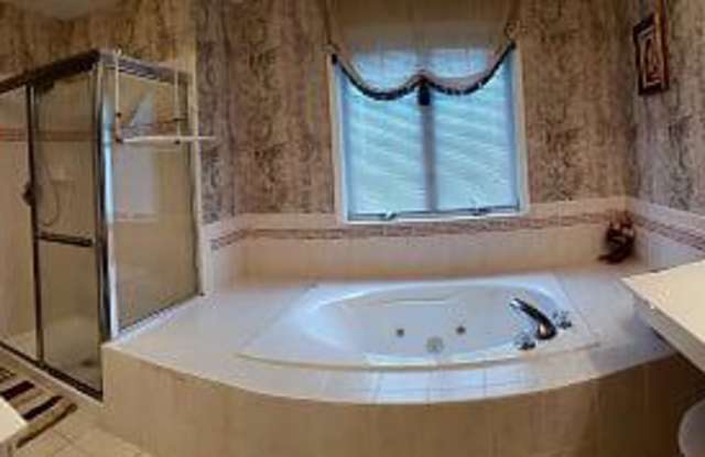 1305 S DAHLIA COURT Gallery 2