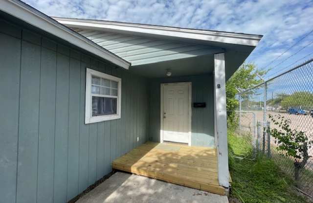 Section 8 voucher Accepted-Charming 2 Bed | 1.5 Bath Home – Prime Downtown Location! photos photos
