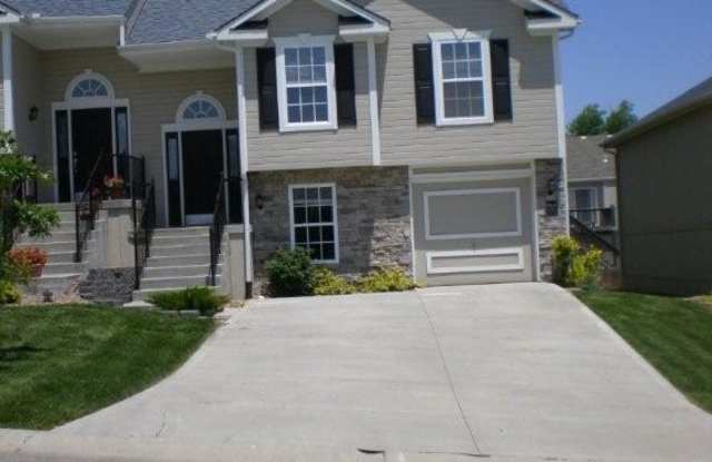 1220 Ashley Dr - 1220 Northwest Ashley Drive, Grain Valley, MO 64029