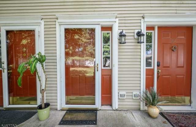 60 Waugh Ct Gallery 2