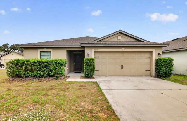 Available June 15th! 3BR Home in Tavares with Huge Backyard photos photos