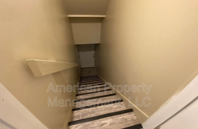 3605 1/2 E 16th St- Gallery 4