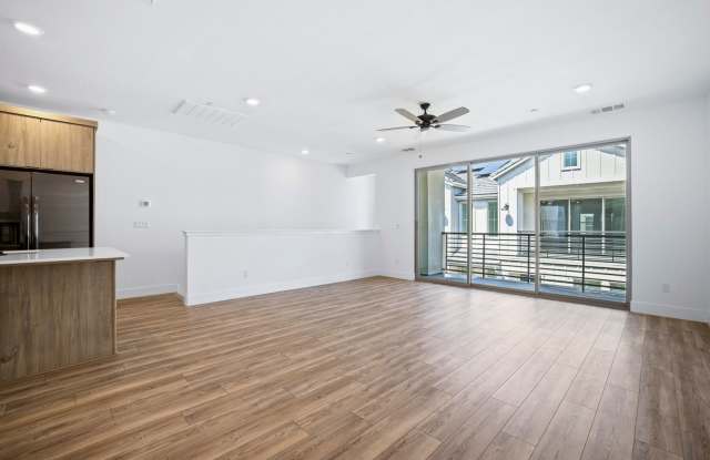 Beautiful Townhome For Rent In Well Desired Neighborhood! Gallery 4