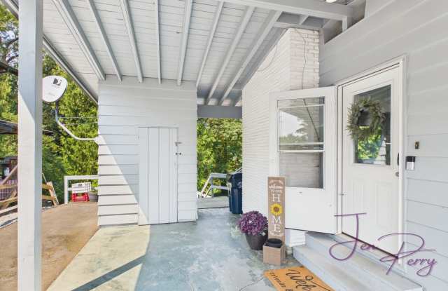 Spacious 3-Bedroom Lynden Home with Two Living Areas Gallery 3