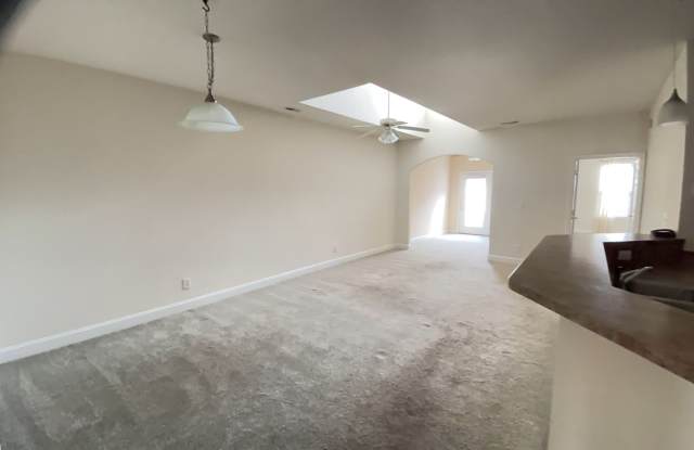 Nice 2 bedroom/2 bath condo in Courtyard at Cascades photos photos