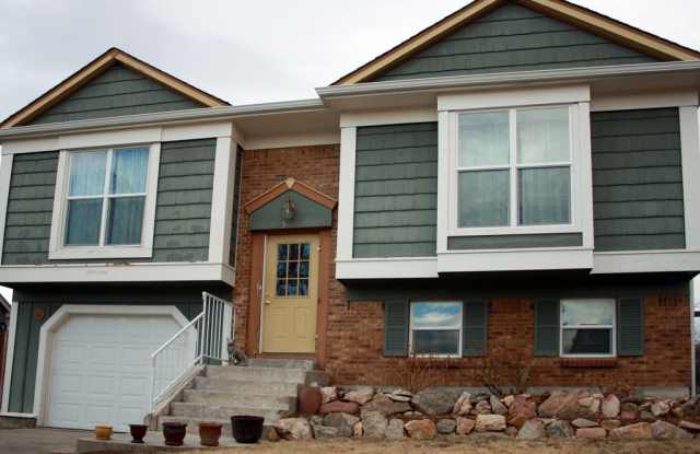 LOVELY 3 Bed 2 Bath Single Family Home In Louisville photos photos