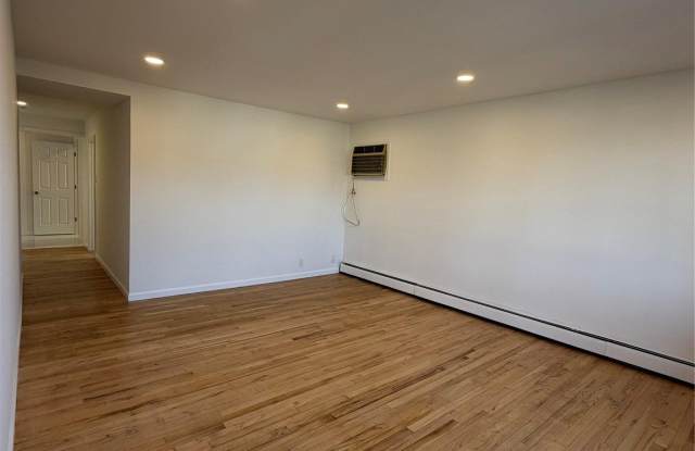 23 Mansion Avenue Gallery 4
