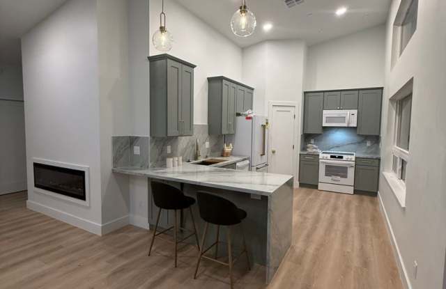 Newly Built Fully Furnished Month to Month Rental Gallery 4