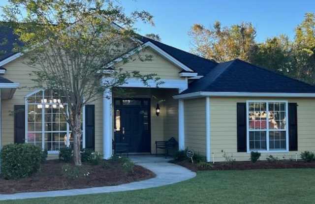 Country living but conveniently located in Kingsgate S/D in North Lowndes County near Moody AFB. photos photos