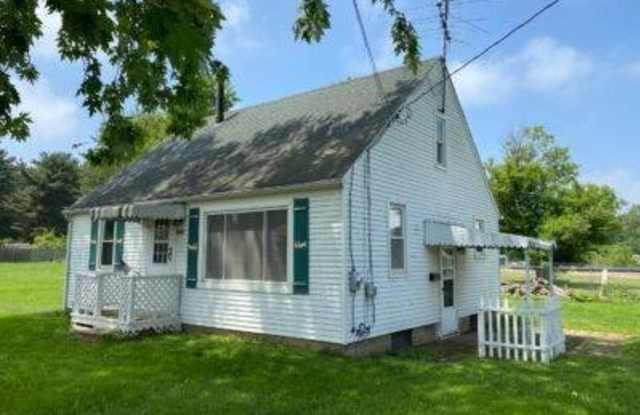 2405 Harmon NE St photos photos