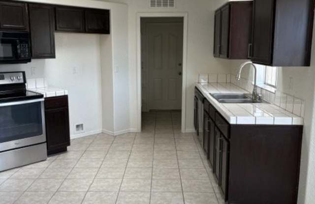 2712 Huntington Dr Gallery 2