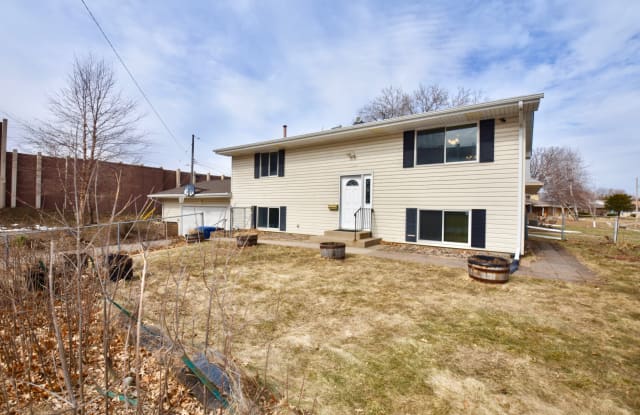 1100 W 62nd St - 1100 West 62nd Street, Minneapolis, MN 55419