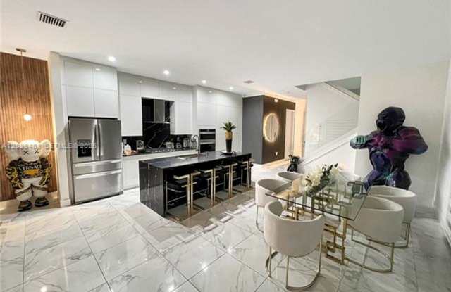 4386 NW 80th Ct # 4386, Doral, FL 33166 Gallery 1