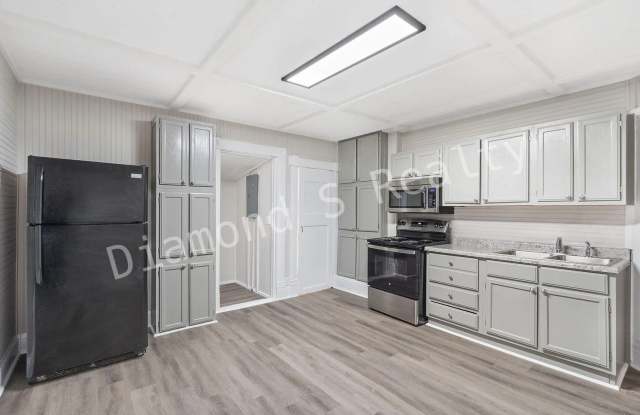 Farmhouse Style 3-Bedroom Home Available! Gallery 4