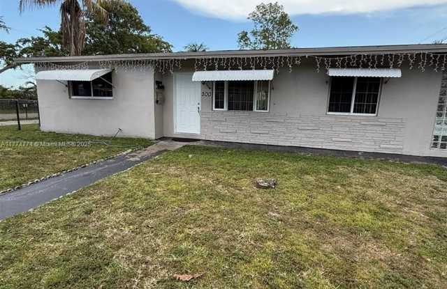300 SW 9th Ave photos photos