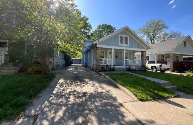 3 bedroom 2 bath with bonus Office room - 4408 Booth Street, Kansas City, KS 66103